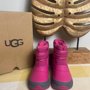 Taney Weather raspberry kids ugg boots brand new